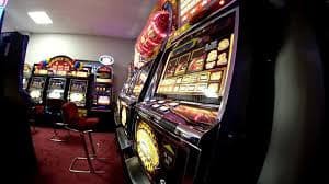 Tampilan permainan Adventures Beyond Wonderland di ug dewa dengan grid slot dan tombol kontrol